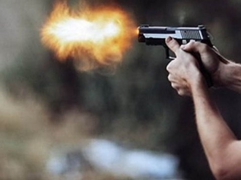 Bakıda iki nəfər tanışını başından güllələdi