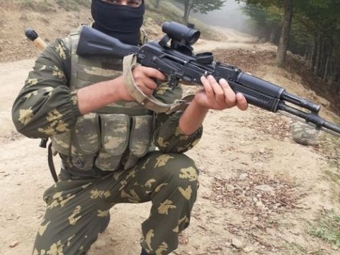 85 gün sonra nəşi gətirilən şəhidin anası oğlunun tabutu qarşısında qurban kəsdi - FOTO