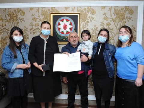 Komitə sədri şəhid leytenantın ailəsi ilə görüşdü