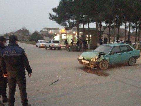 Neftçalada iki maşın toqquşdu - FOTO