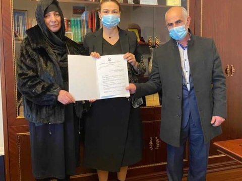 Qənirə Paşayeva şəhid qardaşların valideynlərilə görüşdü