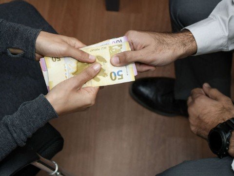 Rüşvət almaqda ittiham edilənlərin sayı AÇIQLANDI