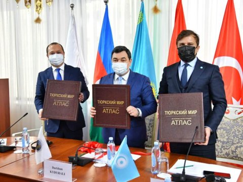 “Türk Dünyası: Tarixi-Mədəni İrs” atlası çapdan çıxıb - FOTOLAR