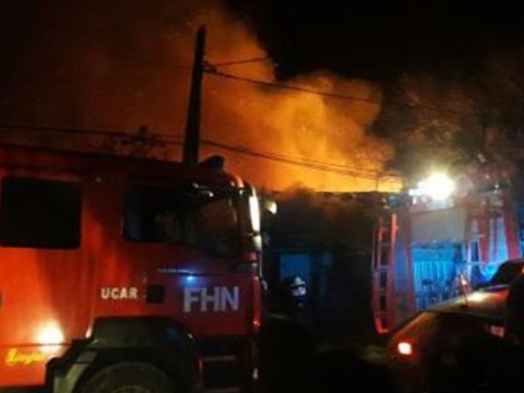 Ucarda iki ev yandı - FOTO