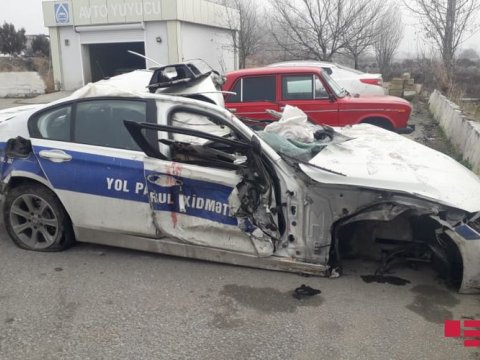 Kürdəmirdə polislər qəzaya düşdü – yaralılar var