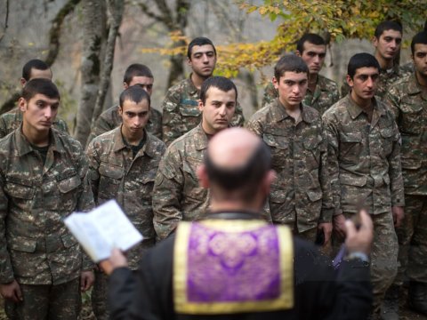 Ermənistanda əsgər anaları ağlar qalıb... 