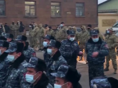 Paşinyan ermənilərdən qaçıb Moskvaya getdi - VİDEO - FOTO