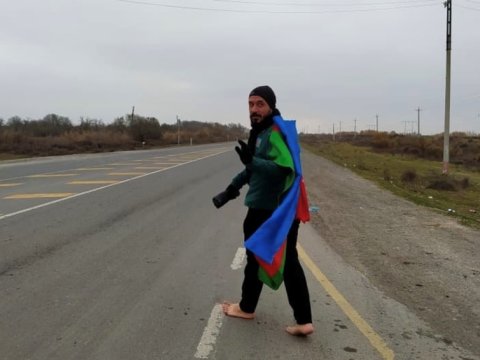 Şəhidlər qarşısınada əhd etdi - Beyləqandan Bakıya ayaqyalın gəldi - FOTOLAR