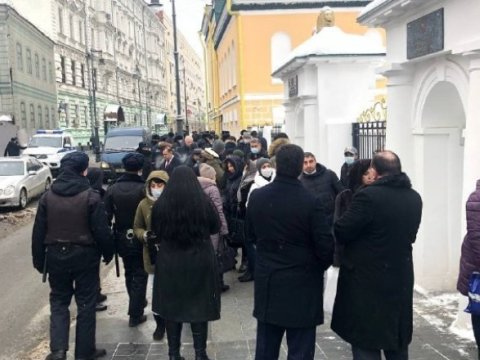 Moskvadakı erməni diasporu Ermənistan səfirliyinin önündə aksiya keçirdi