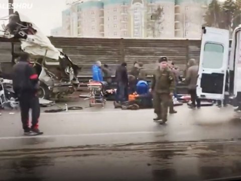 Rusiyada yük maşını hərbi avtobuslara çırpıldı - dörd hərbçi öldü