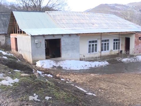 Lerikdəki bu evlər təhlükəli vəziyyətdə - FOTO