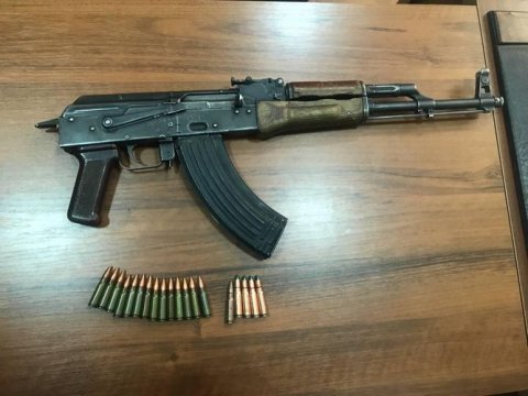 Bakıda üzərində “Kalaşnikov” gəzdirən şəxs saxlanıldı