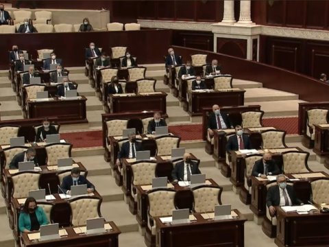 Milli Məclisin əməkdaşının iki qardaşı eyni gündə vəfat etdi