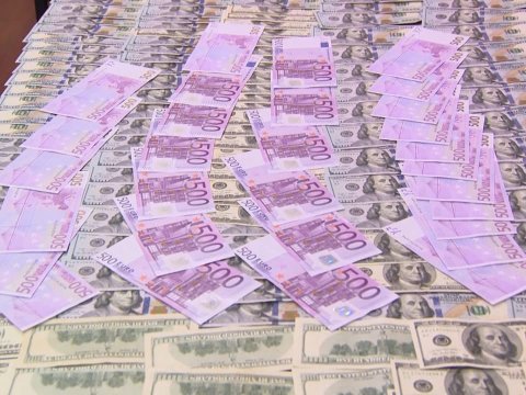 Mərkəzi Bankın müraciəti əsasında əməliyyat keçirildi - dollar satan tutuldu