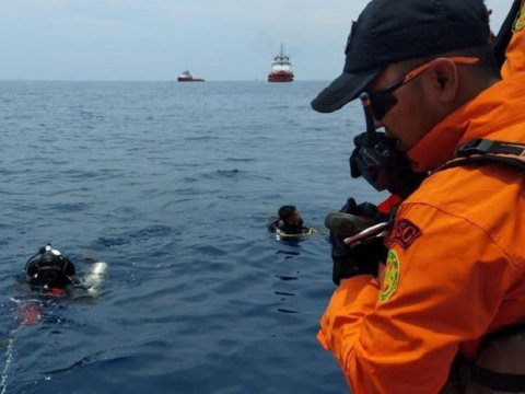 İndoneziyada qəzaya uğrayan təyyarənin “qara qutu”su tapıldı