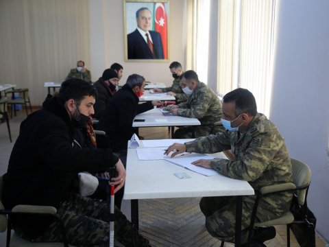 Səfərbərlikdən tərxis olunanların müraciətlərinə baxılıb