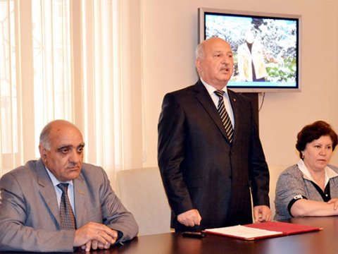 İcra başçısı müavinini vəzifədən azad etdi