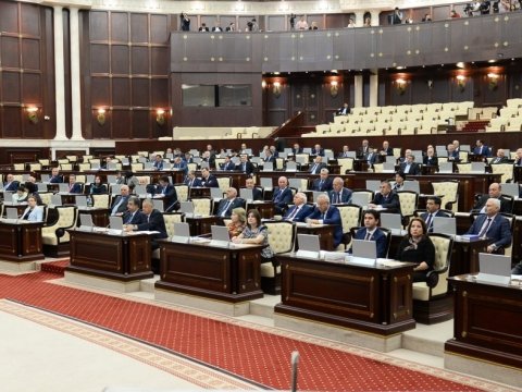 Deputatlar işə çıxdılar