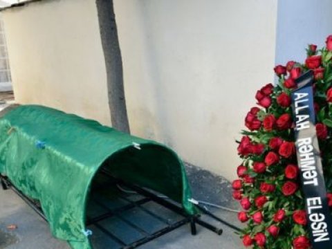 Daha bir tanınmış həkim vəfat - FOTO