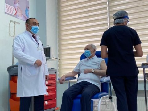 Oqtay Şirəliyev əhalini vaksin vurdurmağa çağırdı 