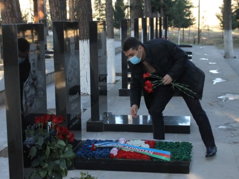 Deputat Şəhidlərin məzarını və ailə üzvlərini ziyarət edib - FOTO