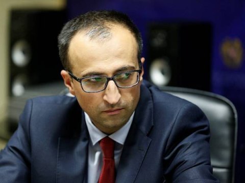 Daha bir nazir Paşinyanın komandasını tərk etdi