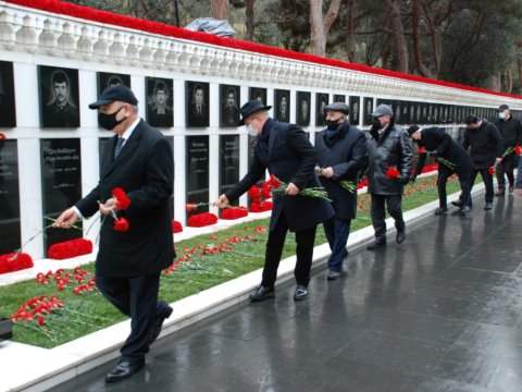 Həmkarlar Konfederasiyası Şəhidlər Xiyabanını ziyarət edib