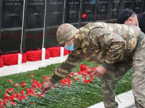 Azərbaycan xalqı şəhidlərini yad edir - FOTOLAR