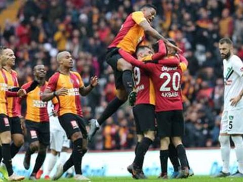 “Qalatasaray” 3 xalı 6 qolla qazandı