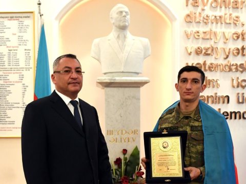 Rövşən Rzayev Vətən Müharibəsi iştirakçısı olan işçilərilə görüşüb - VİDEO
