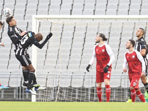 “Beşiktaş” qalib gəldi, “Fənərbaxça” xal itirdi