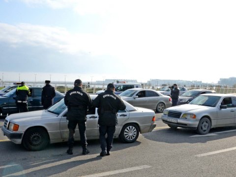Postlardan keçmək istəyən 2059 maşın geri qaytarıldı