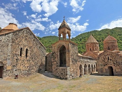 Nazirdən Xudavəng monastırı ilə bağlı AÇIQLAMA