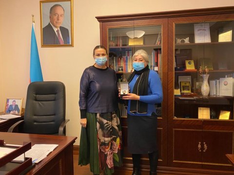 Qənirə Paşayeva şəhidin anası ilə görüşüb