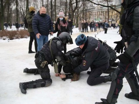 Navalnının tərəfdarları polislə toqquşdu: yaralananlar var