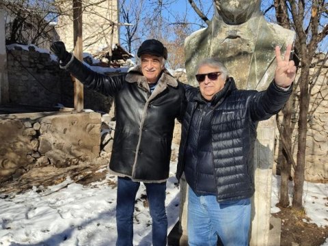 Polad Bülbüloğlu atasının evini təmir edəcək - FOTO