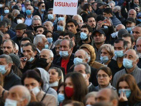 İrəvan qarışdı: 