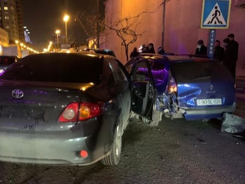 Bakıda beş maşın toqquşdu - FOTO