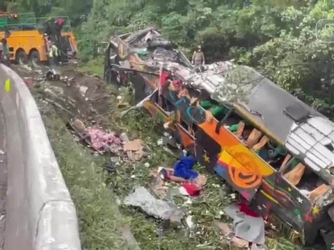Avtobus qəzasında 21 nəfər öldü