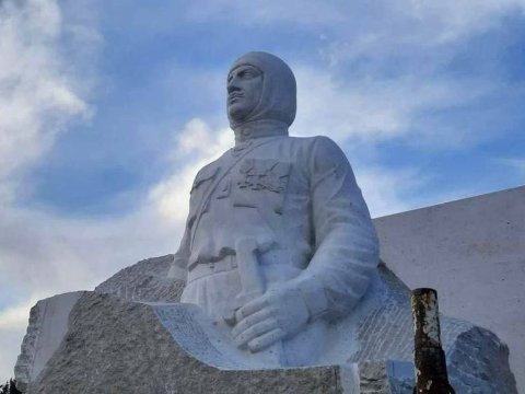Ermənilər Xocavənddə faşist liderə heykəl qoydular - FOTO