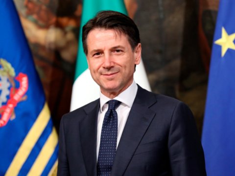 İtaliya baş nazirsiz qaldı