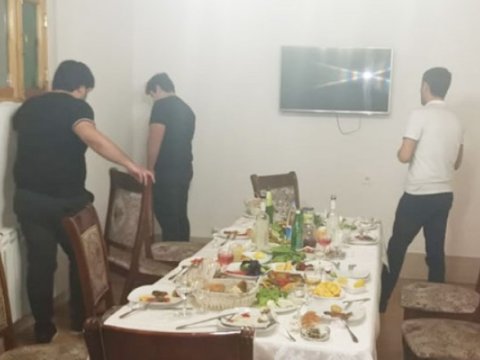 Qusarda kafe sahibi və müştəriləri polis şöbəsinə gətirildi