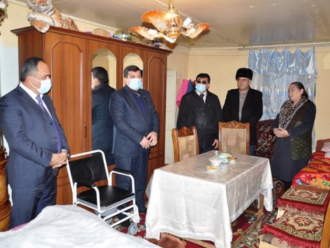 İcra başçısı qazini əlil arabası ilə təmin etdi