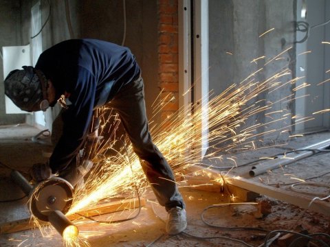 Naftalan sakini ayağını laqonda ilə kəsdi