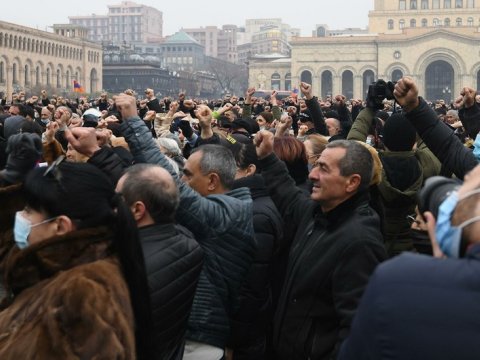 Yerevanda Paşinyanın istefası tələbilə aksiya keçirilir