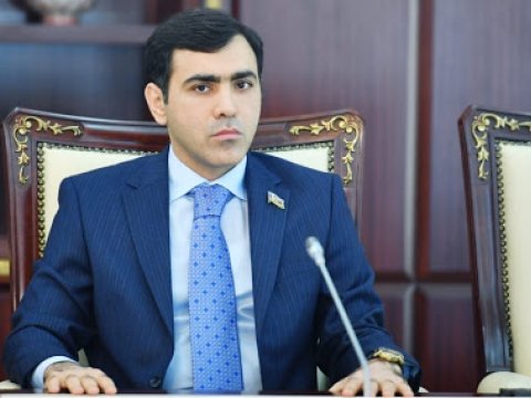Deputata ağır itki üz verdi