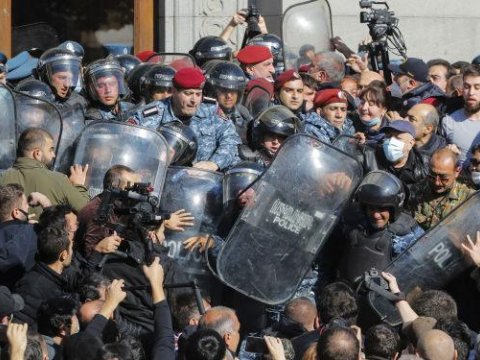 Ermənistanda dövlət çevrilişinə cəhdlə bağlı həbslər BAŞLADI