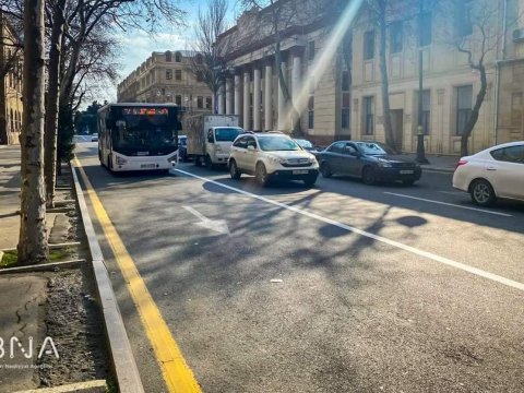 Bakının daha bir küçəsində xüsusi avtobus zolağı təşkil edildi