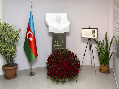 Şəhid gömrükçünün büstü qoyuldu - FOTO