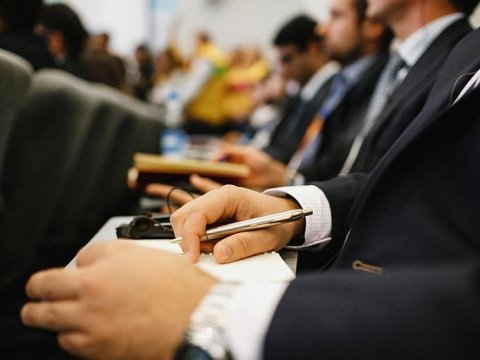 Azərbaycan əsilli iş adamı 1 gündə 419 milyon dollar İTİRDİ